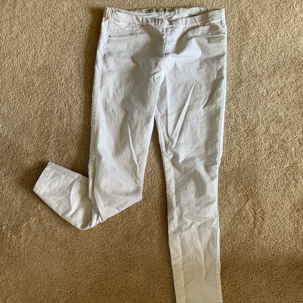 White ankle jeans